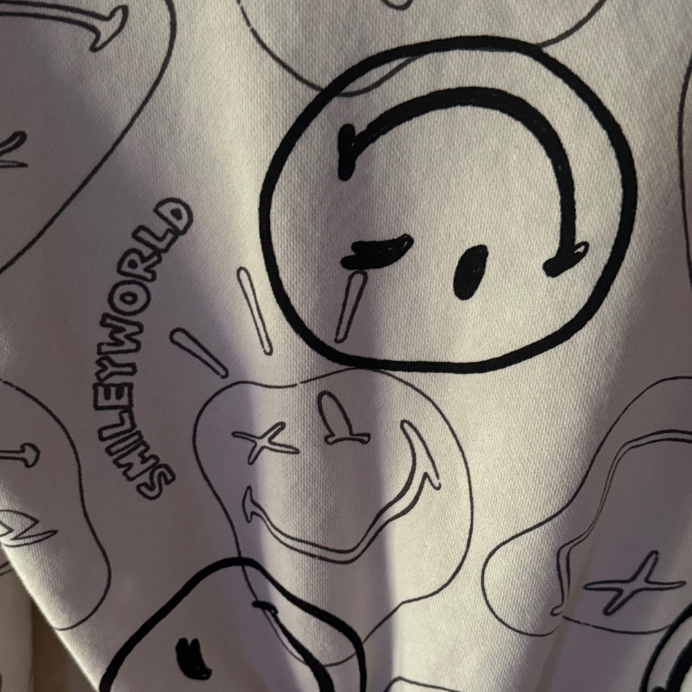 H&M Cream Smiley World Girls Crop Top Sweater - Picture 12 of 12